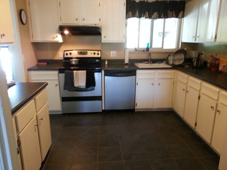 Building Photo - 1505 Bradley Dr