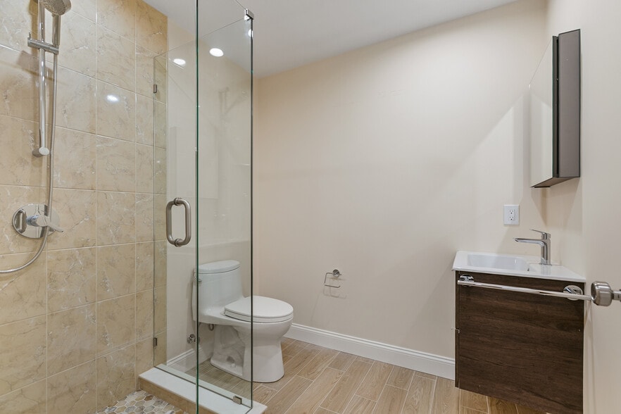 Building Photo - 14 Newell Rd