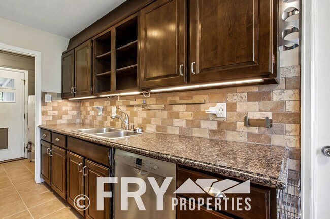 Building Photo - Charming University Hills Home with Oversized 2-Car Garage & Private Backyard