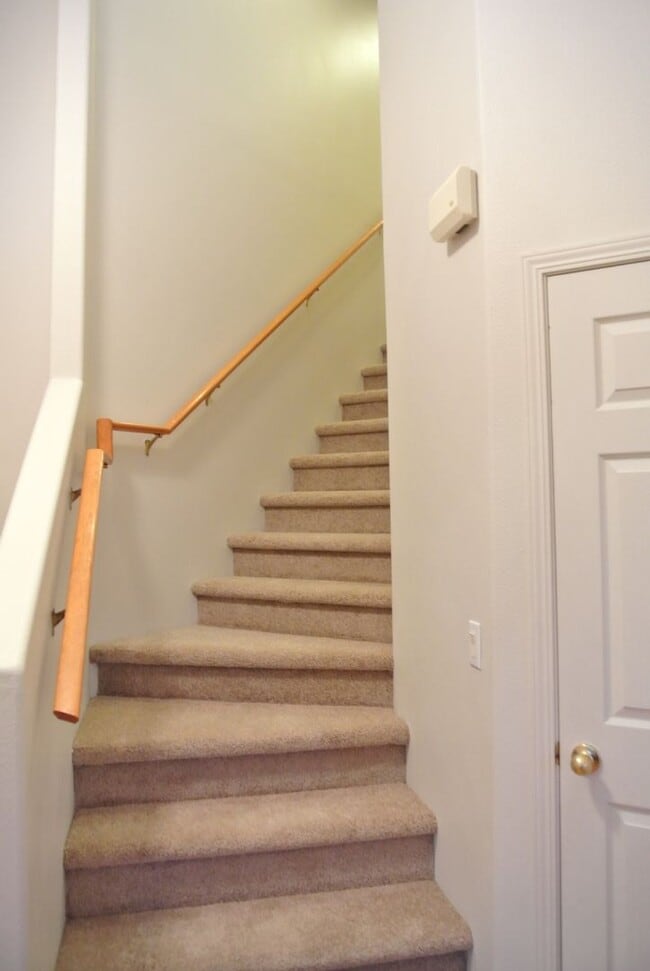 Building Photo - Spacious 3 bedroom in SE Albany
