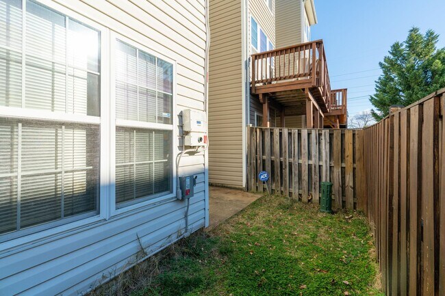 Building Photo - 6327 Dunn Ct