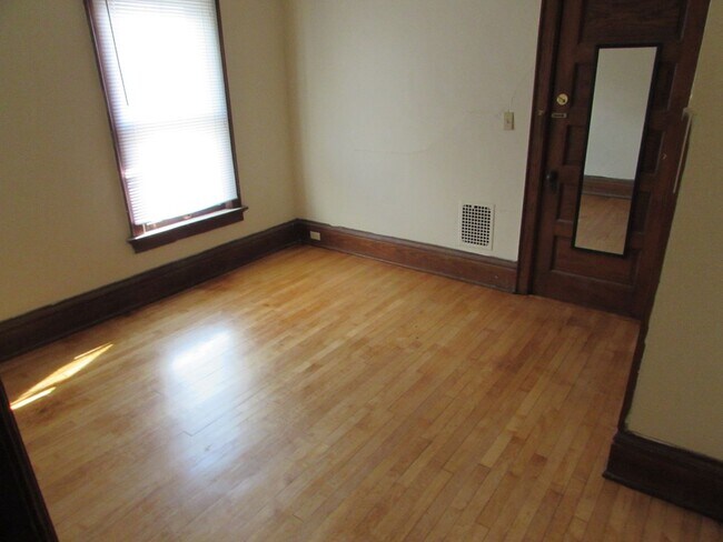 Building Photo - 1728 Van Hise Ave