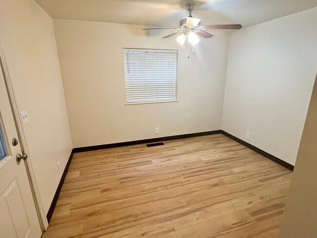 Building Photo - Cully 3 Bedroom Townhome with Hardwoods, Completely Updated, Fully Fenced Yard