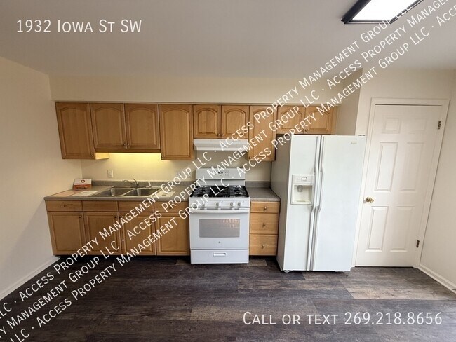 Building Photo - 1932 Iowa St SW