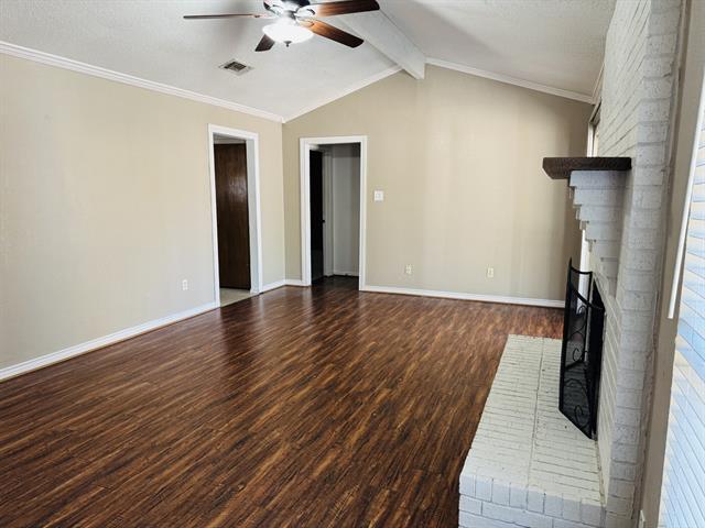 Building Photo - 912 Woodview Dr
