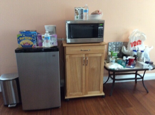 Refrig. Microwave kitchen corner - 9859 Gandy Ave