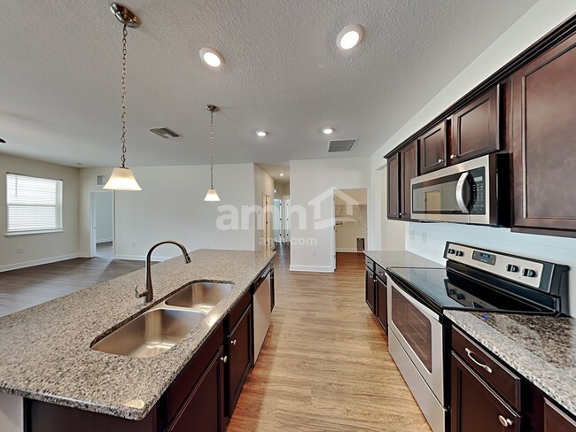 Building Photo - 407 Pine Terrace Drive