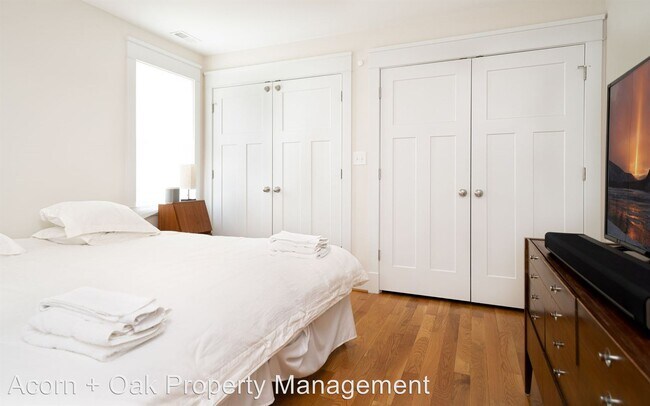 Building Photo - 3 br, 2.5 bath House - 910 Scout Dr