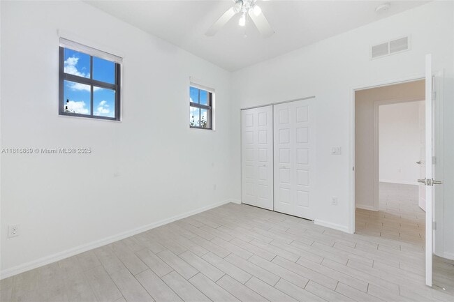 Building Photo - 704 NE 193rd St
