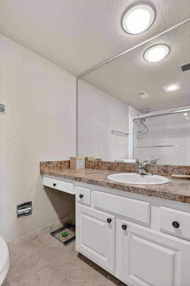 Building Photo - 7835 Lakeside Blvd