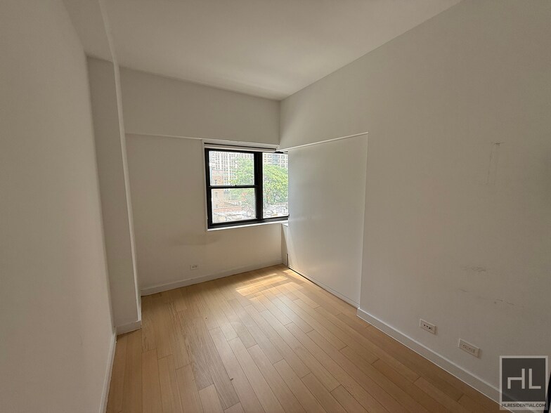 Building Photo - East 39th Street