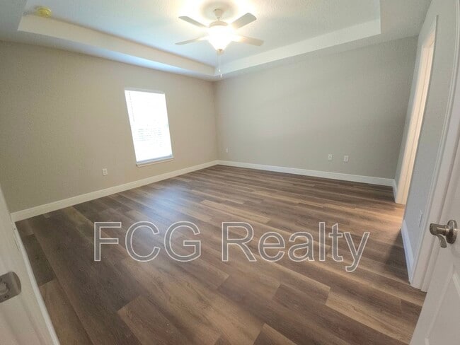 Building Photo - 9379 N Sandree Dr