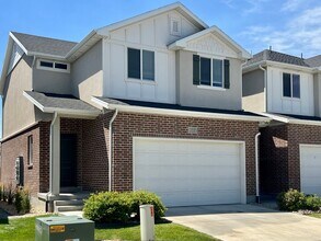 Building Photo - Draper Mills Townhome Available Soon!