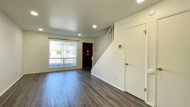 Building Photo - 2 Bedroom 2-1/2 Bathroom Townhouse by Sierra Vista Hospital and Near Cal Poly Campus