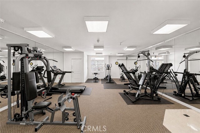 Building Photo - 401 N Serrano Ave