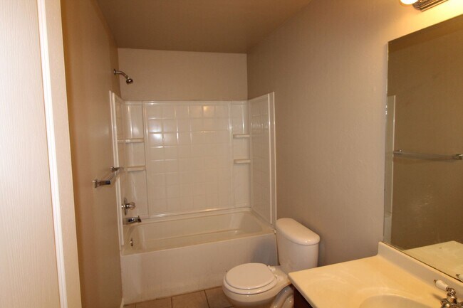 Building Photo - 4508 SE 77th St