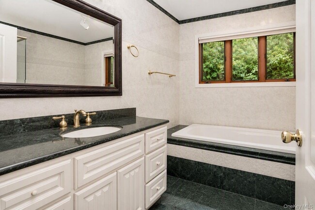 Building Photo - 4 Pinewood Cir