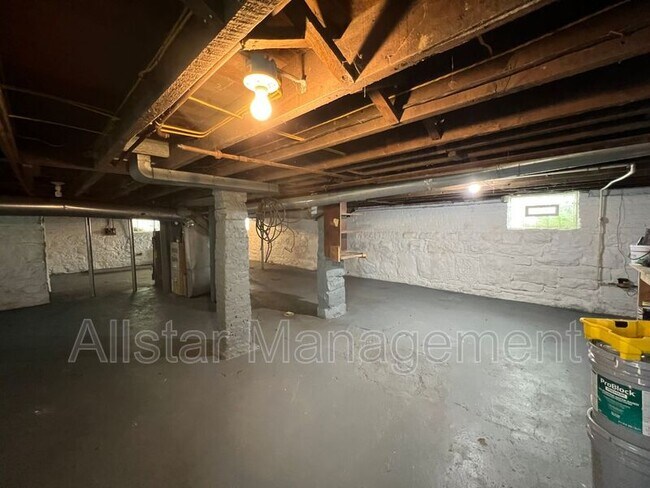 Building Photo - 915 East Ave
