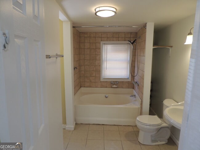 Building Photo - 5168 Avery St SW