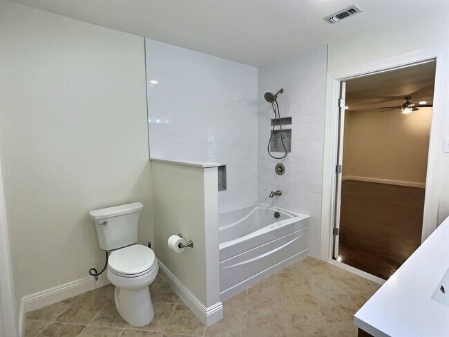 Building Photo - 3 BD Home with 30 x 40 Shop with Four 10 x 12 Attached Stalls