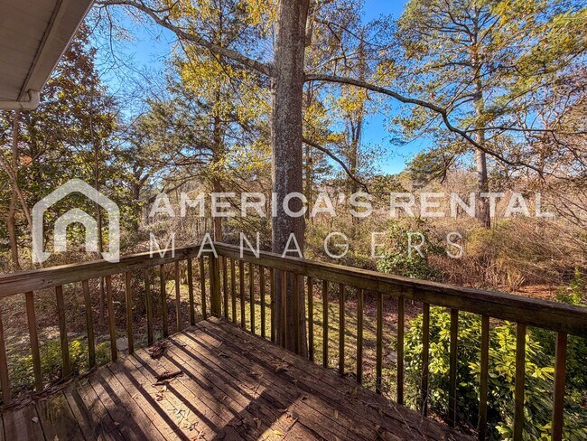 Building Photo - Charming & Spacious Graysville Home for Rent!