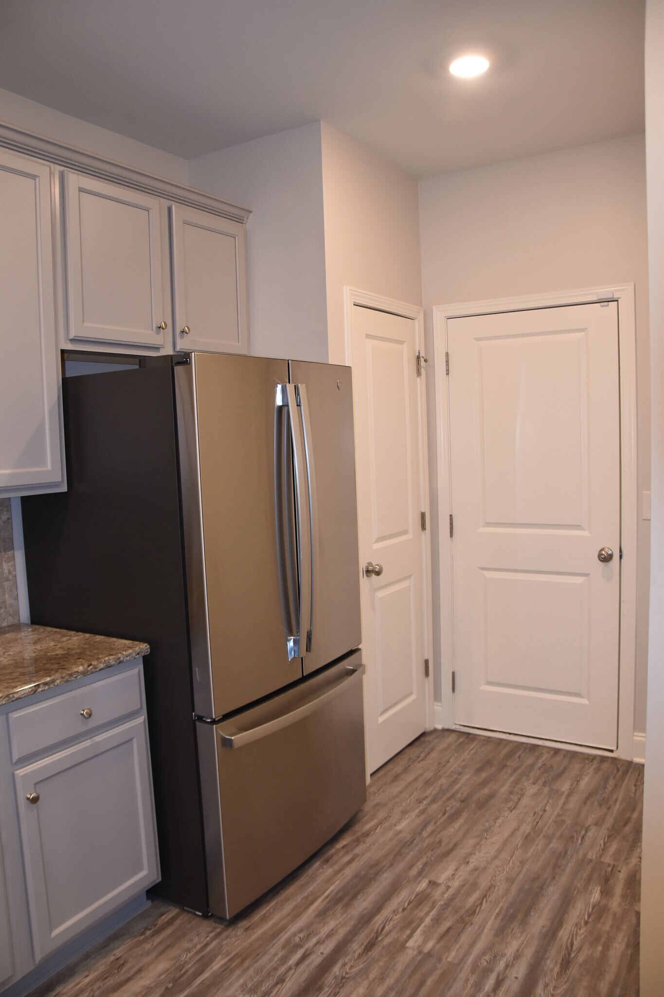 Building Photo - Room in Townhome on Castellan Dr
