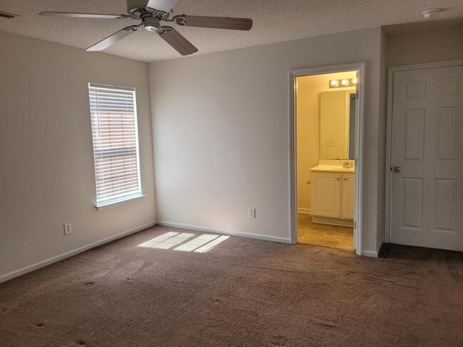 Building Photo - 1203 Wyngate Dr