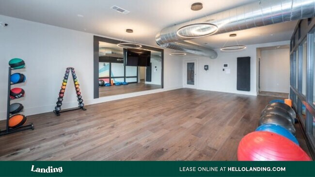 Building Photo - 15560 Cosby Village Ave