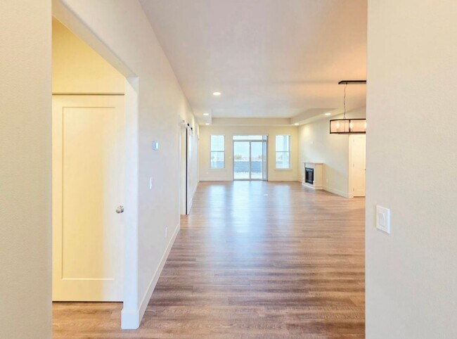 Building Photo - 1704/1706 Danny Boy Ln. Duplex