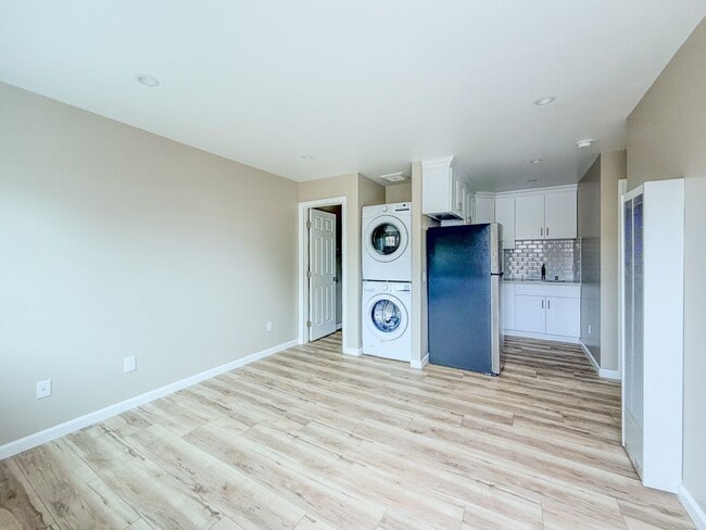 Building Photo - 1301 Kingswood Way