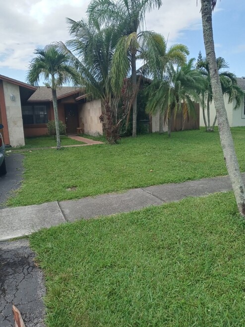 Building Photo - 9090 Spanish Isles Blvd