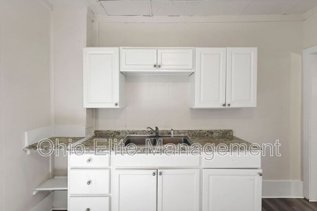 Building Photo - 2709 Sullivant Ave