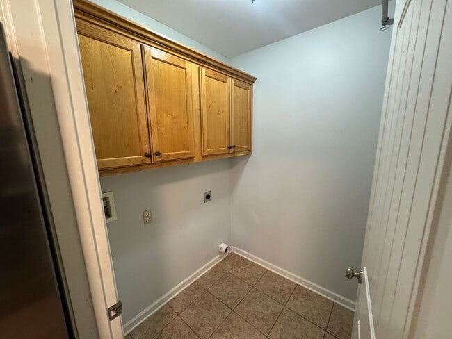Building Photo - 205 Hackberry Cove