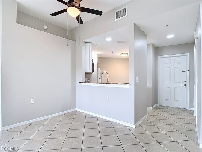 Building Photo - 12151 Summergate Cir