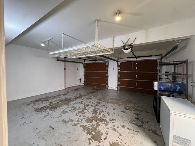 Building Photo - Single House Irvine