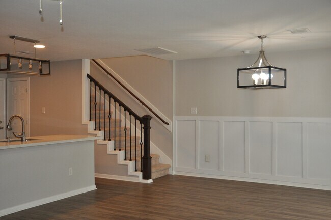 Building Photo - 16025 Summerville Lake Dr