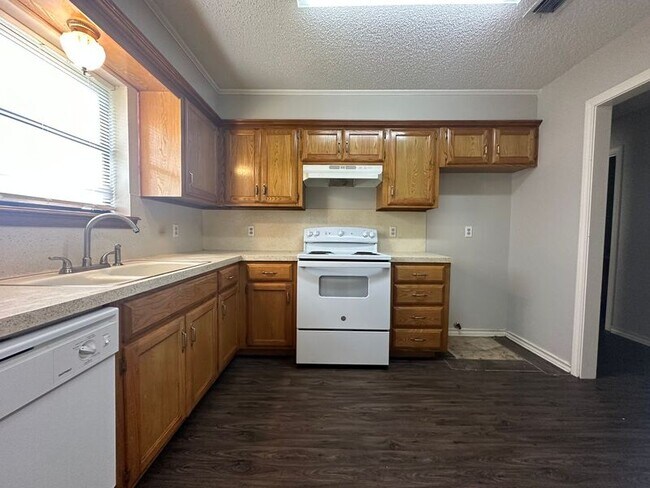 Building Photo - 309 Brookwood Dr