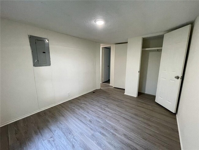 Building Photo - 111 Plott Dr