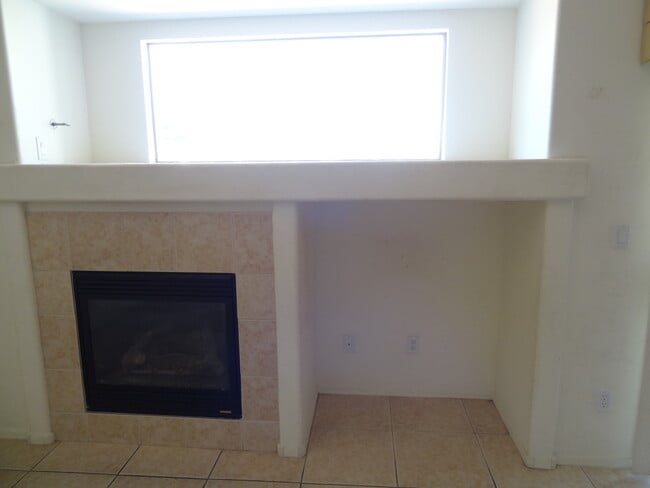 Building Photo - 3 Bedrooms, 2 Bathroom single story home i...