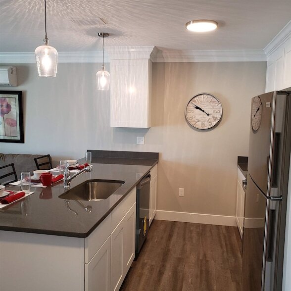 Building Photo - 10 4th St