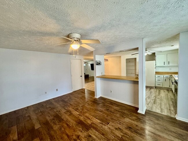 Building Photo - Fantastic Ranch Style Home