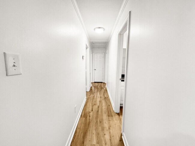 Building Photo - Newly Remodeled 3-BR, 2-Bath Home