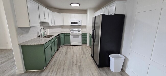 Building Photo - 8084 N Ridge Loop E