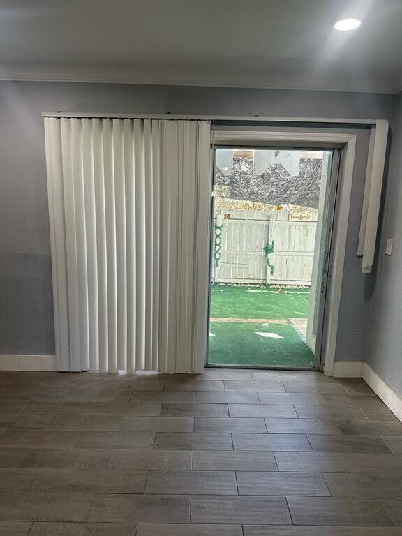 Building Photo - 941 NE 169th St