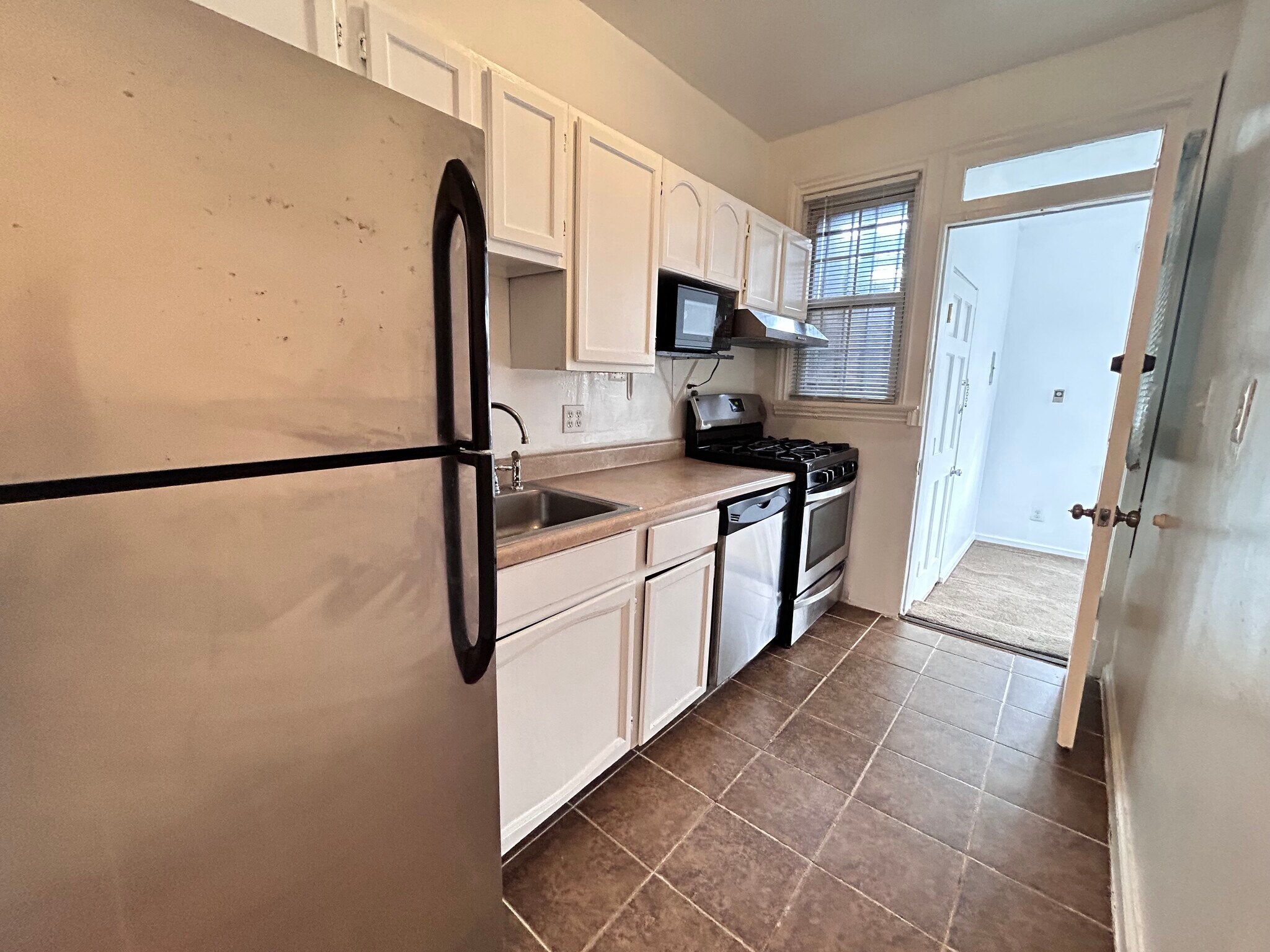 Building Photo - 4034 Calvert St NW