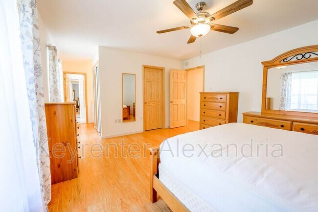 Building Photo - 7123 Red Horse Tavern Ln