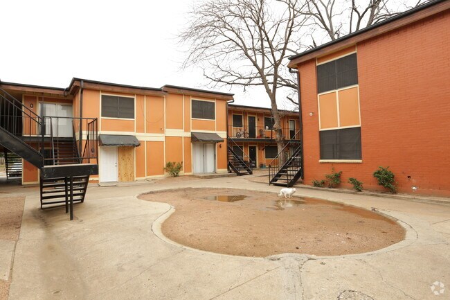 Primary Photo - Villa Garrett Apartments