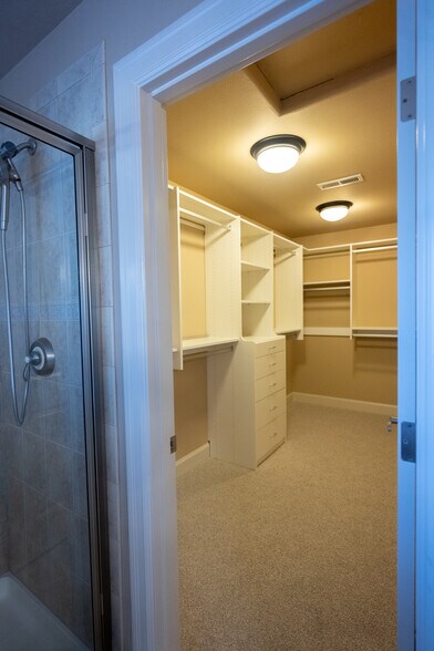 Building Photo - 15550 SW Cynthia Ln