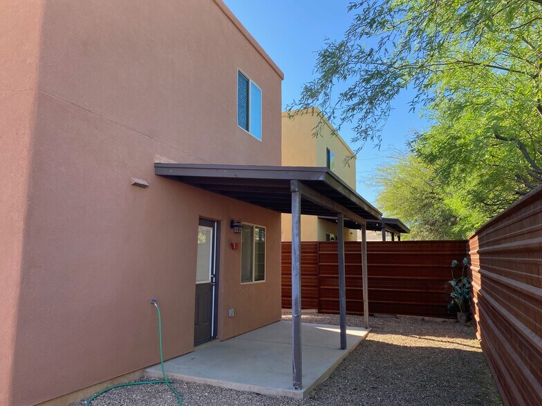 Building Photo - 3623 E Bellevue St