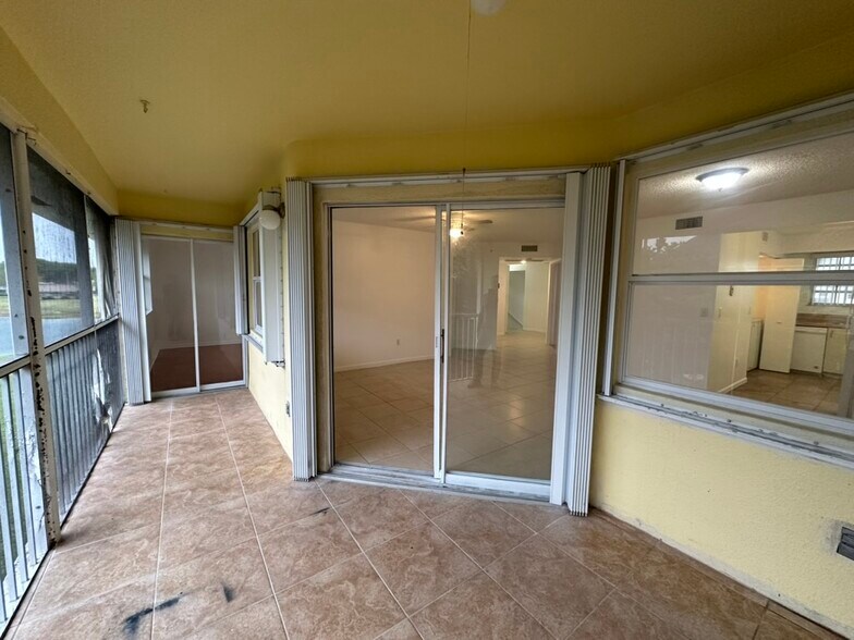 Building Photo - 2605 SE 19th Ct